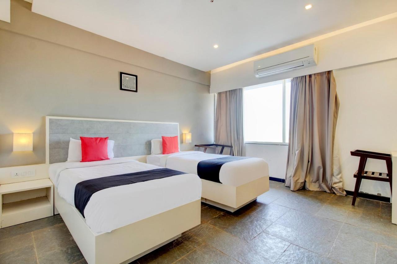 Capital O 77219 Hotel Dwarwata Dharwad Exteriör bild